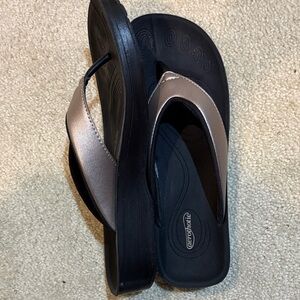 AEROTHOTIC Bronze Metallic Wedge Flip Sandals-Size 41/US Size 10